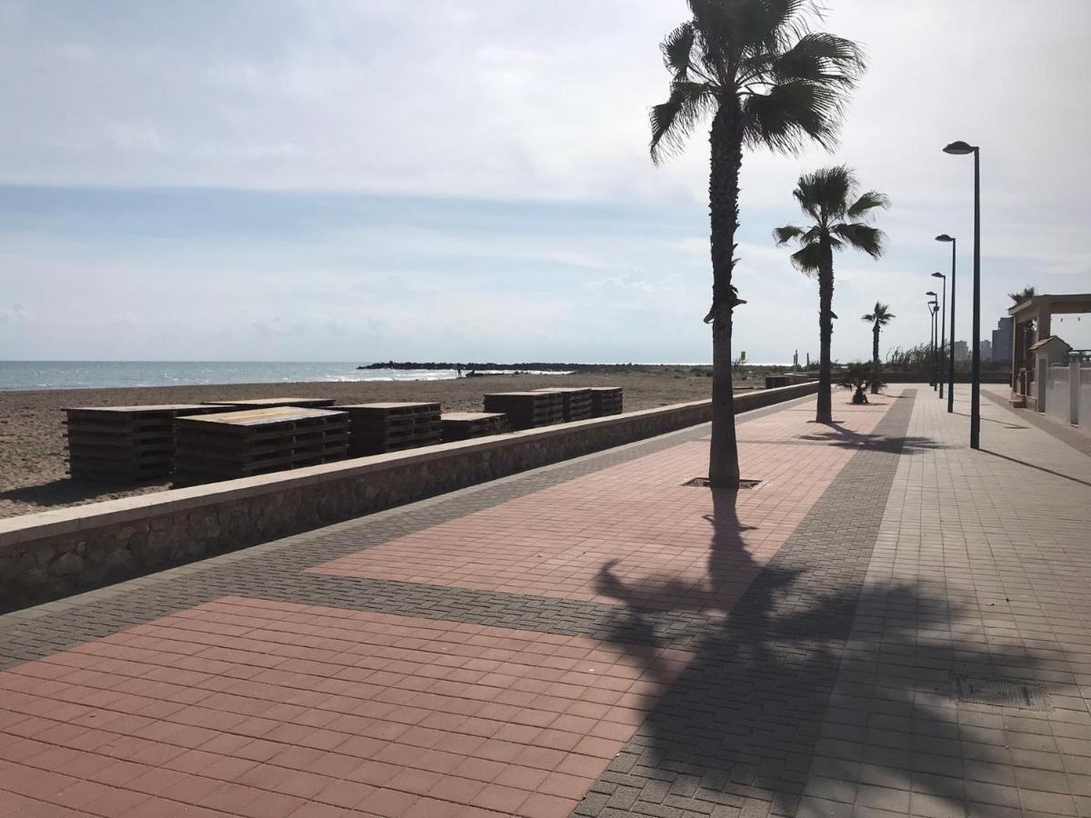Vakantiehuis Precioso Adosado Con Parking A 100 Metros De La Playa